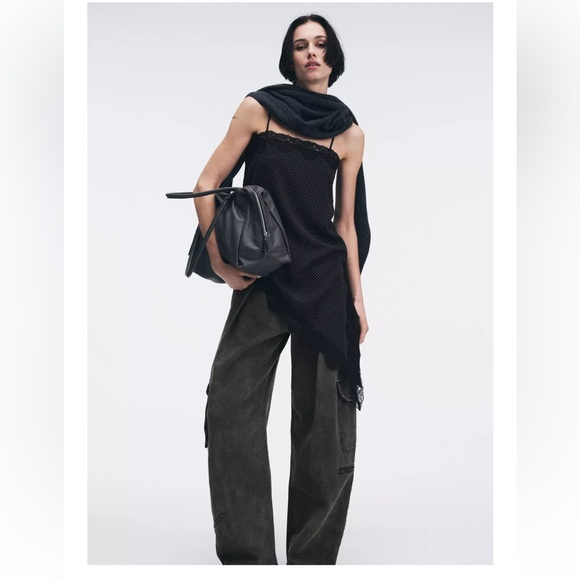 NWT ZARA ASYMMETRIC POLKA DOT TOP 2025 COLLECTION SIZE XS
🚨firm price - Picture 8 of 10